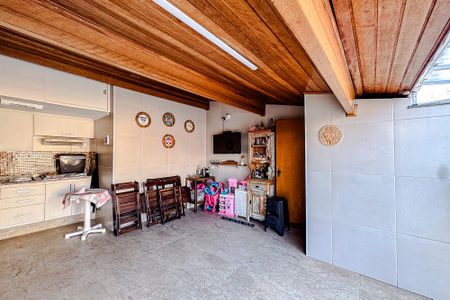 Casa de condomínio à venda com 155m², 3 quartos e 2 vagas Casa de condomínio à venda com 155m², 3 quartos e 2 vagasChurrasqueira