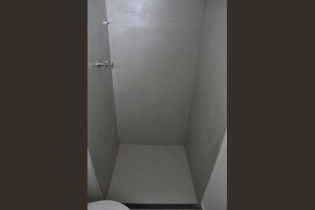 Apartamento para alugar com 33m², 2 quartos e 1 vaga Apartamento para alugar com 33m², 2 quartos e 1 vagaDetalhe - Banheiro Social e Suíte Americano