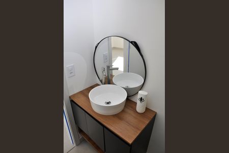 Apartamento para alugar com 33m², 2 quartos e 1 vaga Apartamento para alugar com 33m², 2 quartos e 1 vagaDetalhe - Banheiro Social e Suíte Americano