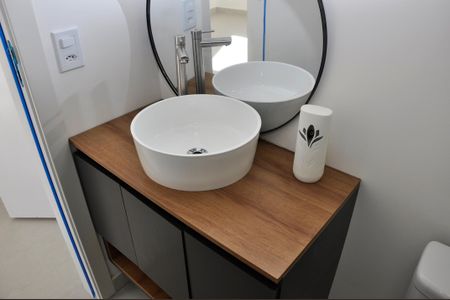 Apartamento para alugar com 33m², 2 quartos e 1 vaga Apartamento para alugar com 33m², 2 quartos e 1 vagaDetalhe - Banheiro Social e Suíte Americano