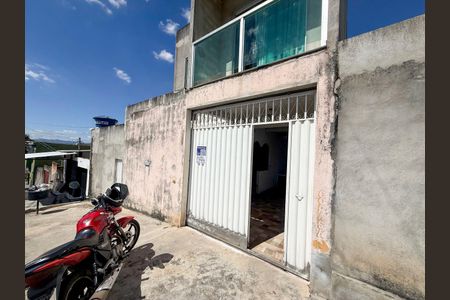 Casa para alugar com 120m², 2 quartos e 1 vaga Casa para alugar com 120m², 2 quartos e 1 vagaFachada