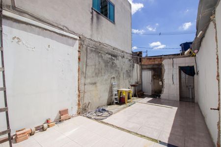 Casa para alugar com 120m², 2 quartos e 1 vaga Casa para alugar com 120m², 2 quartos e 1 vagaQuintal