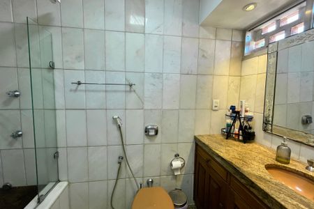 Apartamento à venda com 130m², 3 quartos e sem vagaBanheiro 1