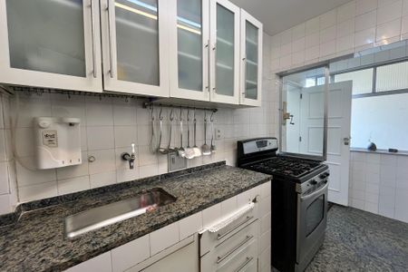 Apartamento à venda com 130m², 3 quartos e sem vagaCozinha