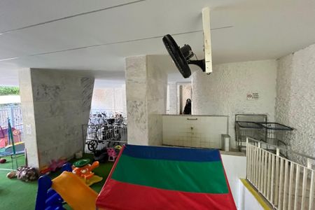 Apartamento à venda com 130m², 3 quartos e sem vagaÁrea comum - Playground