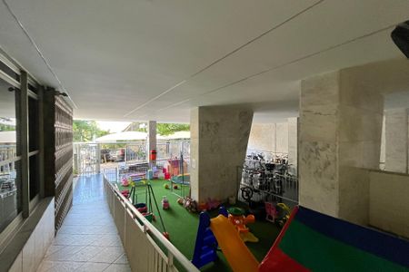 Apartamento à venda com 130m², 3 quartos e sem vagaÁrea comum - Playground