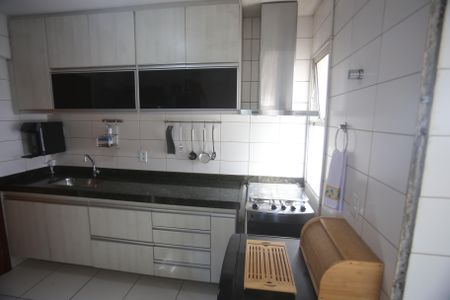 Apartamento à venda com 93m², 3 quartos e 2 vagasCozinha
