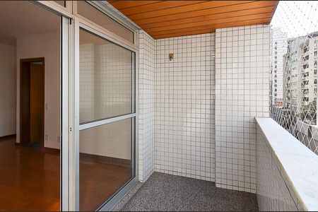 Varanda de apartamento para alugar com 3 quartos, 98m² em Santa Efigênia, Belo Horizonte
