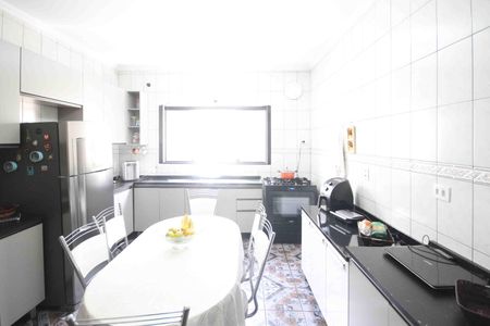 Casa para alugar com 240m², 3 quartos e 3 vagas