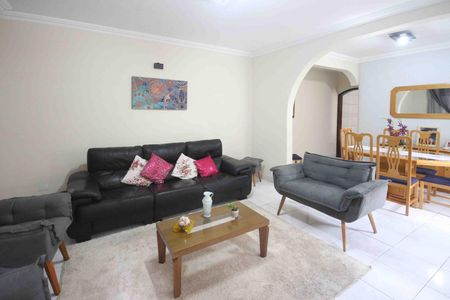 Casa para alugar com 3 quartos, 240m² em Vila Antonieta, São Paulo