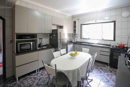 Casa para alugar com 240m², 3 quartos e 3 vagas