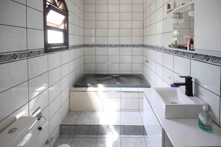 Casa para alugar com 240m², 3 quartos e 3 vagas