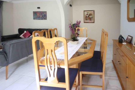 Casa para alugar com 3 quartos, 240m² em Vila Antonieta, São Paulo