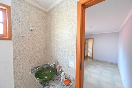 Casa à venda com 353m², 8 quartos e 7 vagasBanheiro da Suíte 2