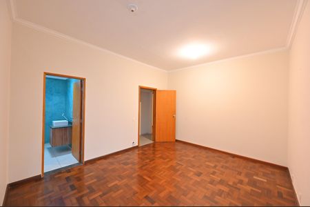 Casa à venda com 353m², 8 quartos e 7 vagasSuíte 1