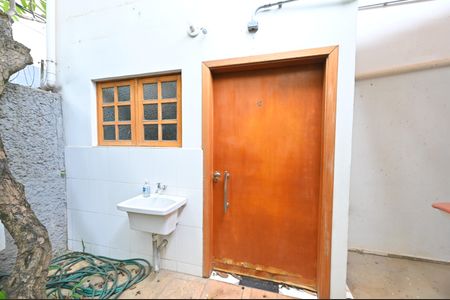 Casa à venda com 353m², 8 quartos e 7 vagasLavanderia