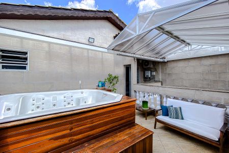 Casa à venda com 217m², 3 quartos e sem vagaÁrea externa