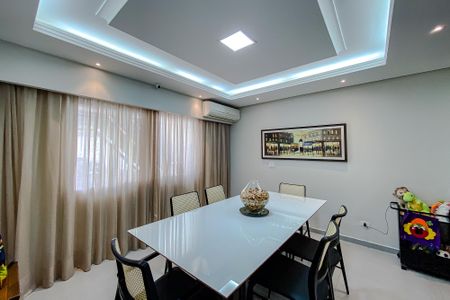 Casa à venda com 217m², 3 quartos e sem vaga Casa à venda com 217m², 3 quartos e sem vagaSala