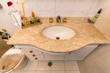 Casa à venda com 120m², 3 quartos e 2 vagasBanheiro da Suíte