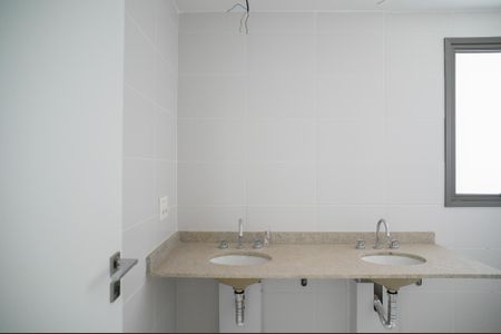 Apartamento à venda com 132m², 3 quartos e 2 vagas Apartamento à venda com 132m², 3 quartos e 2 vagasBanheiro Quarto 3 - Suite