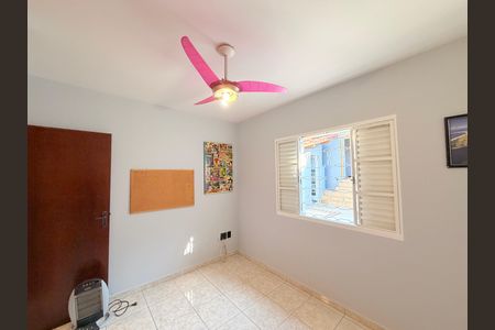 Casa à venda com 284m², 5 quartos e 5 vagasQuarto 2