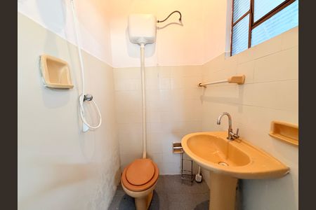 Casa à venda com 284m², 5 quartos e 5 vagasBanheiro Externo