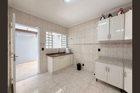 Casa à venda com 284m², 5 quartos e 5 vagasCozinha