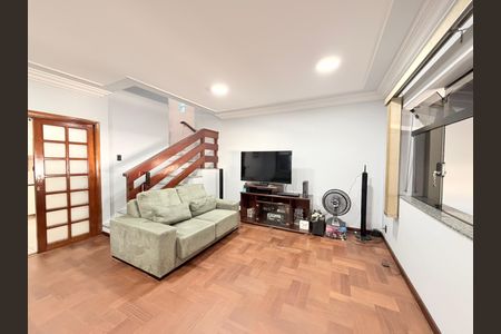 Casa à venda com 284m², 5 quartos e 5 vagasSala