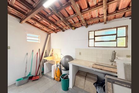 Casa à venda com 284m², 5 quartos e 5 vagasÁrea de Serviço- Casa 2