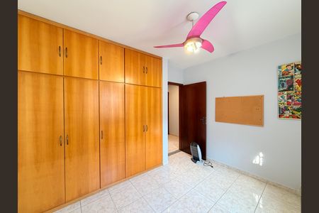 Casa à venda com 284m², 5 quartos e 5 vagasQuarto 2