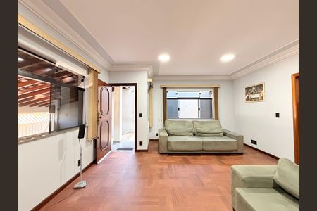 Casa à venda com 284m², 5 quartos e 5 vagasSala