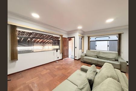 Casa à venda com 284m², 5 quartos e 5 vagasSala