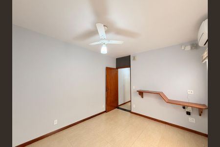 Casa à venda com 284m², 5 quartos e 5 vagasQuarto - Casa 2