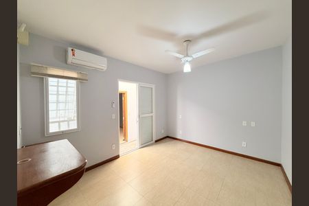 Casa à venda com 284m², 5 quartos e 5 vagasQuarto - Casa 2