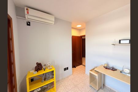 Casa à venda com 284m², 5 quartos e 5 vagasQuarto 1 /Escritório