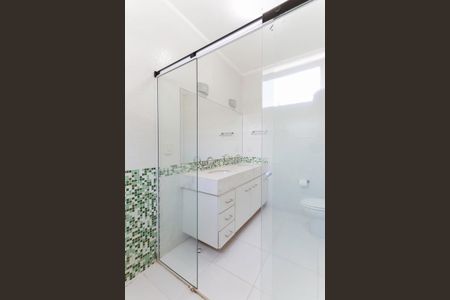 Casa à venda com 412m², 3 quartos e 4 vagasBanheiro da suíte 1