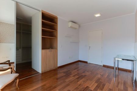 Casa à venda com 412m², 3 quartos e 4 vagasSuíte 1