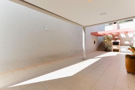 Casa à venda com 412m², 3 quartos e 4 vagasQuintal e churrasqueira