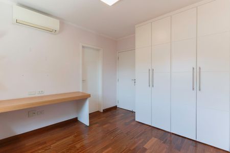 Casa à venda com 412m², 3 quartos e 4 vagasSuíte 2