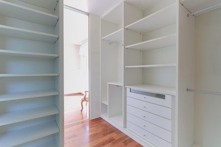 Casa à venda com 412m², 3 quartos e 4 vagasCloset da suíte 1