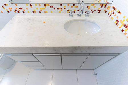 Casa à venda com 412m², 3 quartos e 4 vagasBanheiro da suíte 2