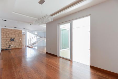 Casa à venda com 412m², 3 quartos e 4 vagasSala de estar e jantar