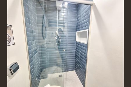 Banheiro de kitnet/studio para alugar com 1 quarto, 30m² em Vila Buarque, São Paulo