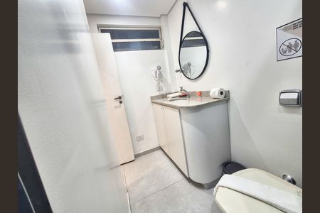 Banheiro de kitnet/studio para alugar com 1 quarto, 30m² em Vila Buarque, São Paulo