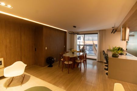 Apartamento à venda com 130m², 4 quartos e 2 vagas Apartamento à venda com 130m², 4 quartos e 2 vagasSala