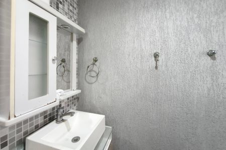 Apartamento à venda com 52m², 2 quartos e 1 vaga Apartamento à venda com 52m², 2 quartos e 1 vagaBanheiro