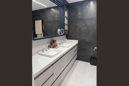 Apartamento para alugar com 160m², 3 quartos e 4 vagas Apartamento para alugar com 160m², 3 quartos e 4 vagasBanheiro