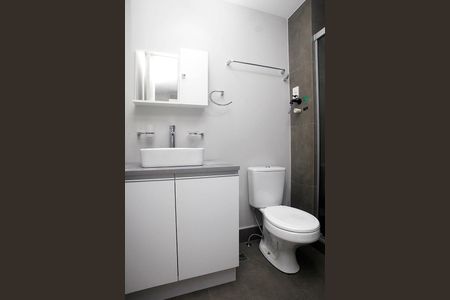 Banheiro de apartamento para alugar com 1 quarto, 27m² em Cidade Baixa, Porto Alegre