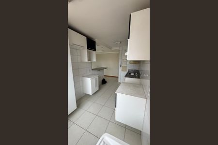 COZINHA de apartamento para alugar com 2 quartos, 69m² em Residencial Monte Carlo, Brasília