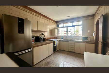 Apartamento para alugar com 190m², 4 quartos e 2 vagasCozinha 